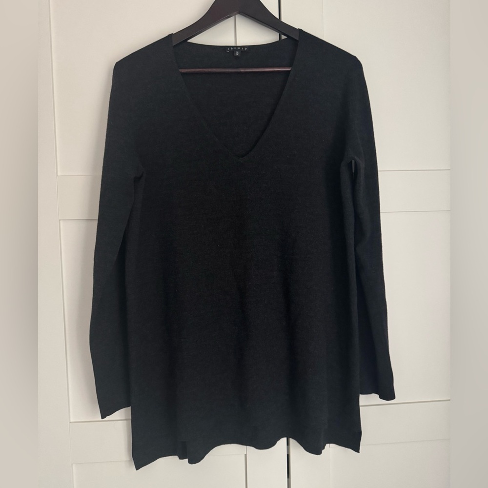 Theory Black V-Neck 100% Wool Long Sleeve Tunic Shirt Women’s Size Medium